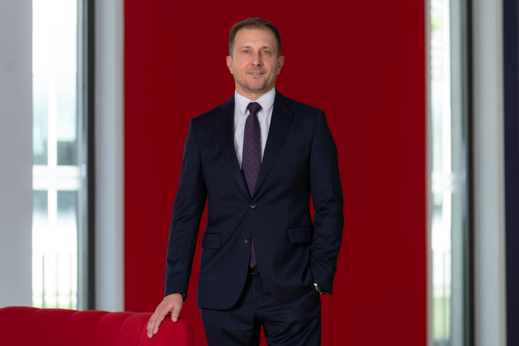 1768805040_Akbank_G__khan_G__k__ay_1