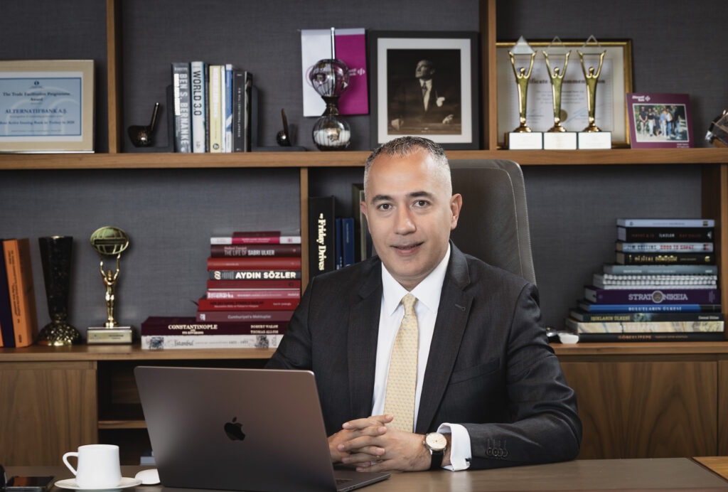 1778050883_Alternatif_Bank_GM_Ozan_K__rm__z____1_